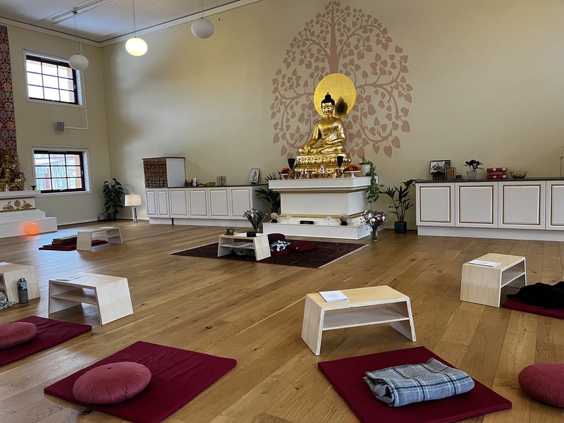 Heldagsmeditasjon i tempelet